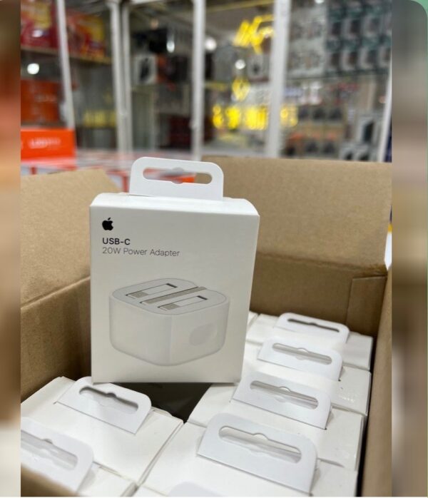 اداپتورiPhone 13(۲۰w)
